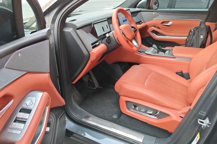 BYD Tang L 2025 immagine di auto #12