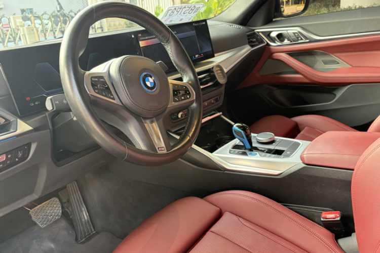 BMW i4 2022 car image #12