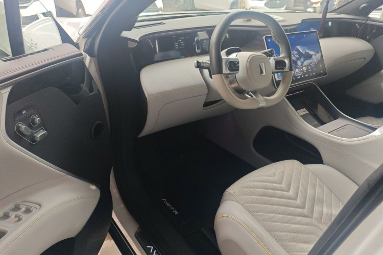 Avatr 11 2023 #12 Avatr 11 2023 car image #12