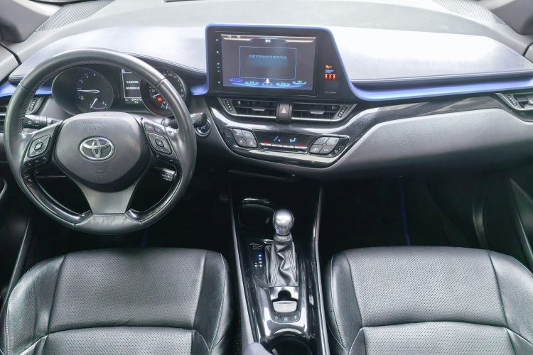 Toyota C-HR 2019 car image #12