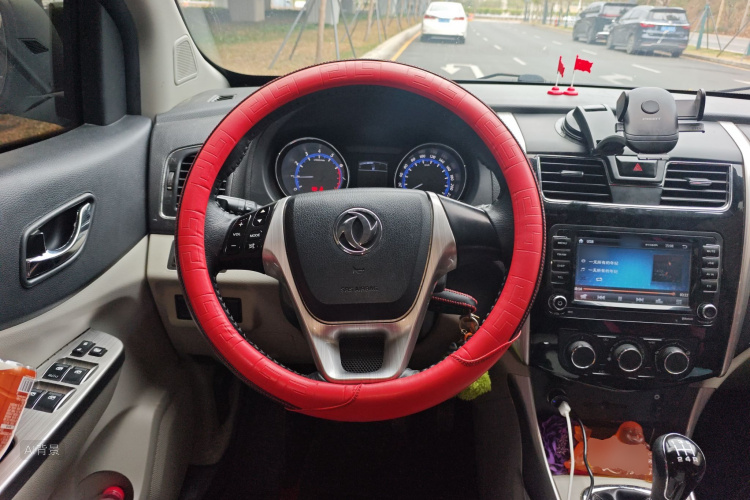 Forthing S500 2015 car image #12