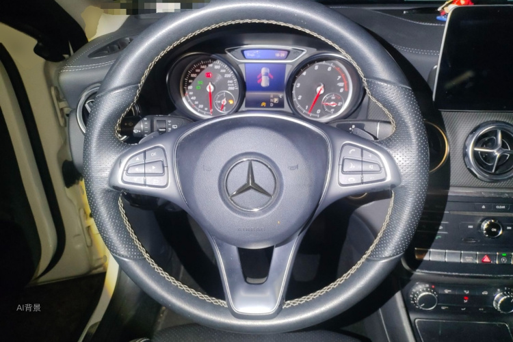 Mercedes-Benz GLA Class 2017 immagine di auto #12