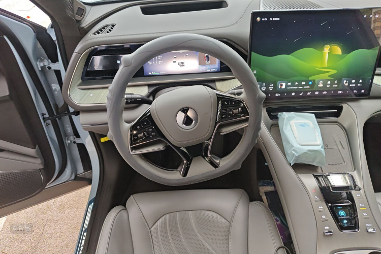 Denza N7 2023 car image #12