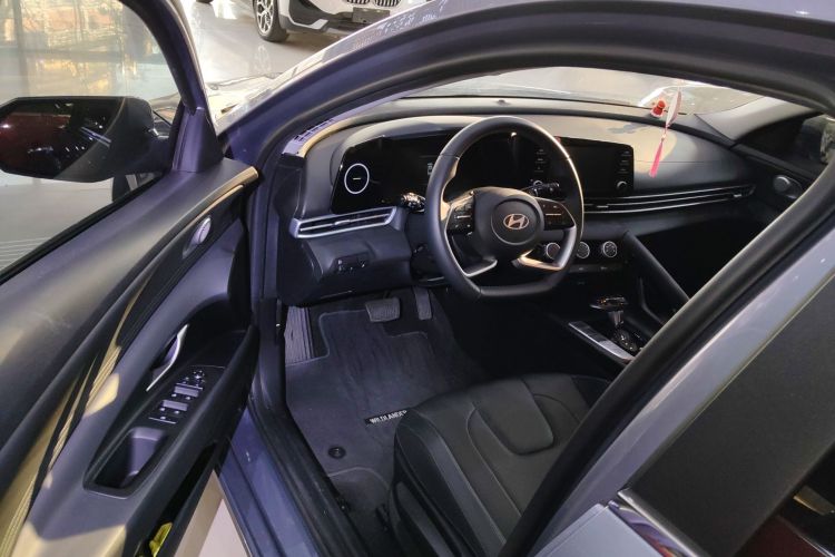 Hyundai Elantra 2024 car image #12