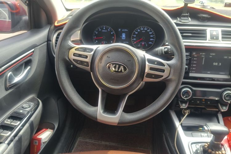 Kia Rio Cross 2018 car image #12