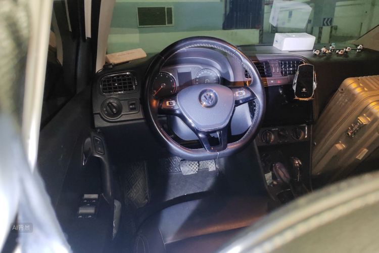 Polo 2018 car image #12