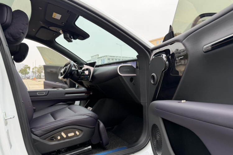 Avatr 07 2025 immagine di auto #12