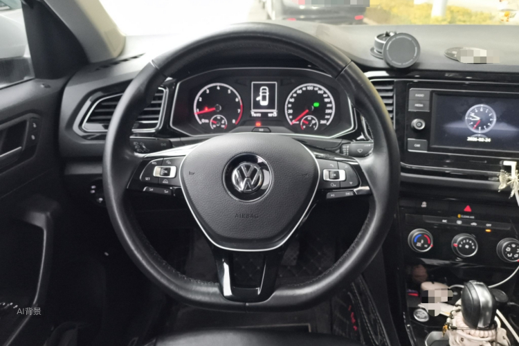 T-Roc 2018 car image #12