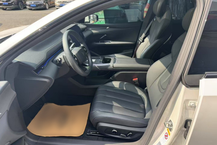 Deepal L07 2025 car image #12