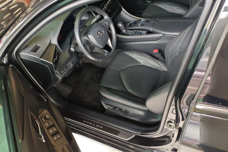 Toyota Avalon 2023 car image #12