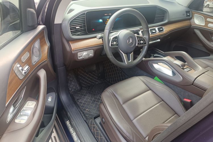 Mercedes-Benz GLE Class 2020 car image #12