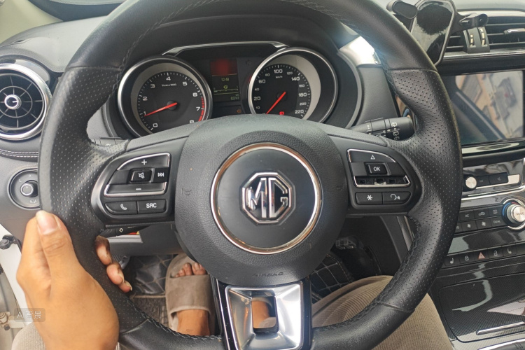 MG GS 2018 car image #12