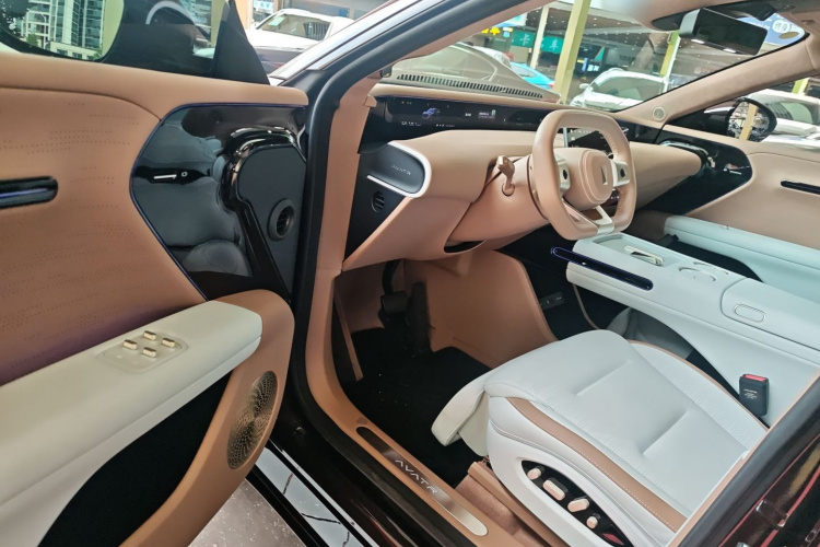 Avatr 07 2025 car image #12