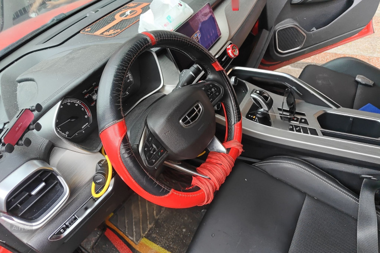 GEELY Coolray 2020 car image #12