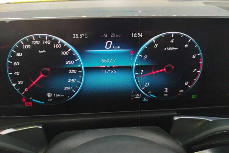 Mercedes-Benz GLB Class 2020 car image #12