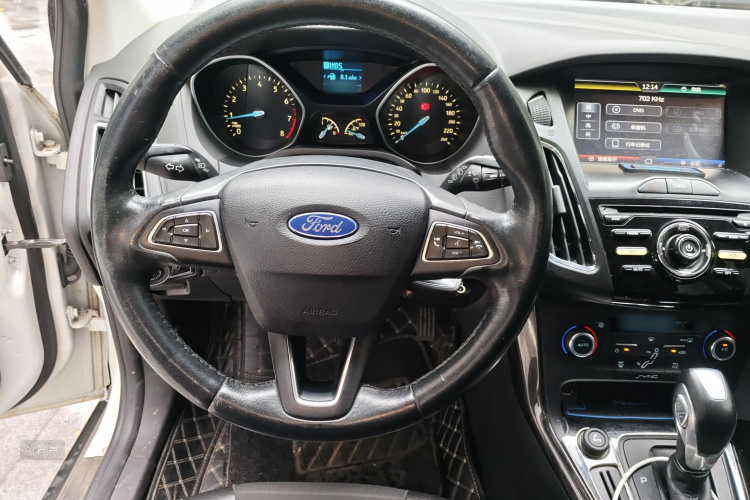 Ford Focus 2015 car image #12