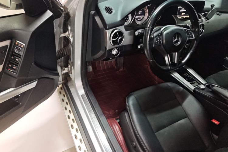 Mercedes-Benz GLK Class 2016 car image #12