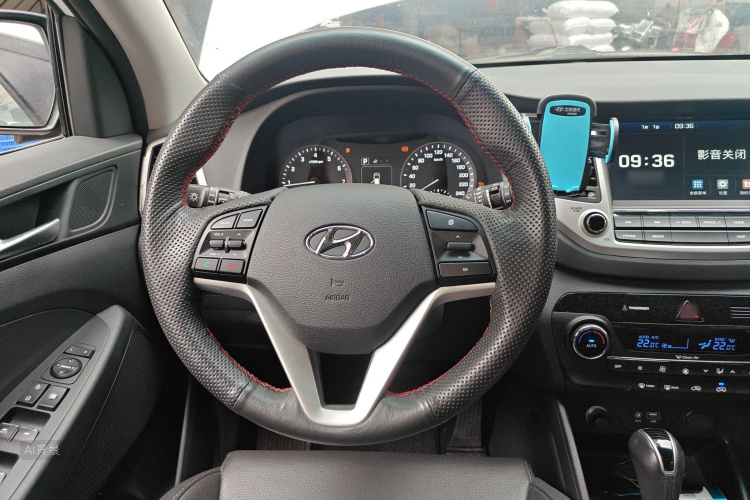 Hyundai Tucson 2016 immagine di auto #12