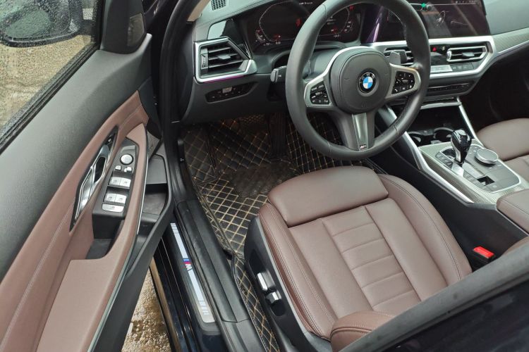BMW 3 Series 2020 car image #12