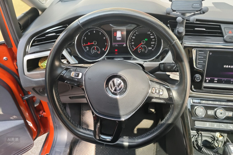 Volkswagen Touran 2020 car image #12