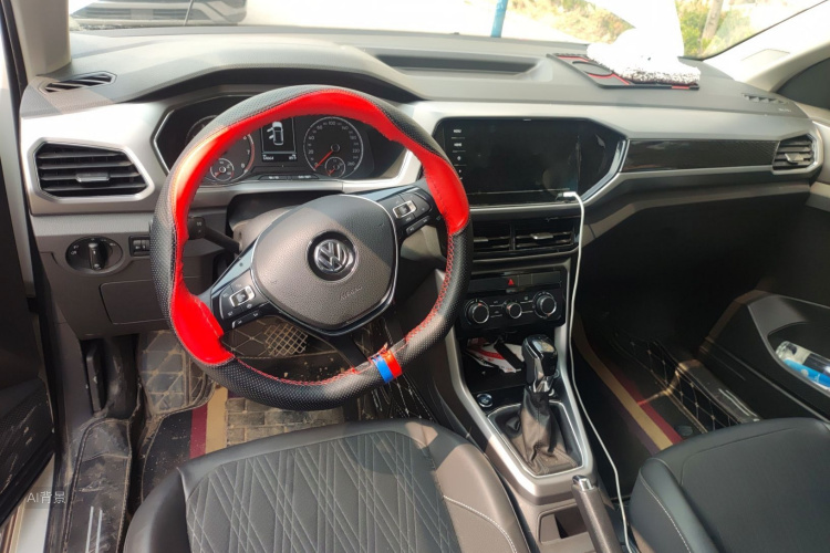 Volkswagen T-Cross 2020 #12 Volkswagen T-Cross 2020 car image #12