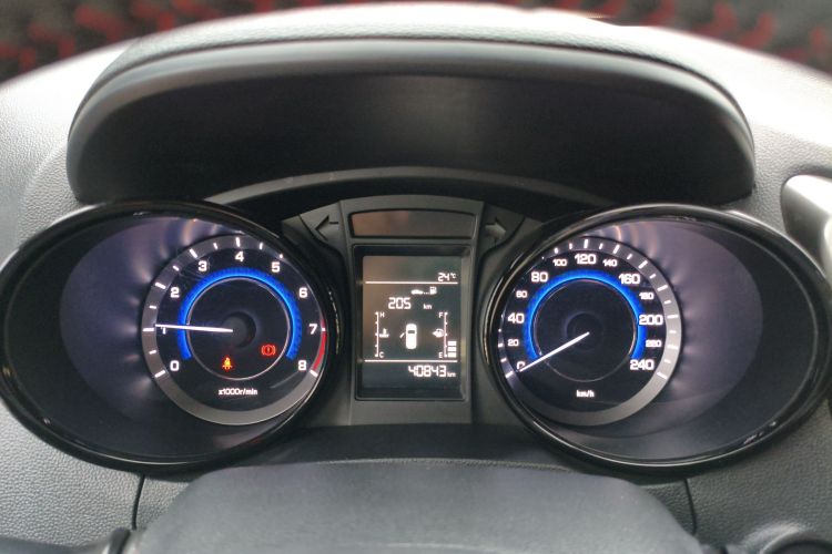 Changan CS15 2018 صورة سيارة #12