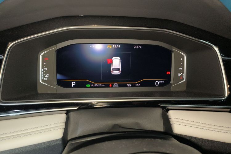 Volkswagen Tiguan L 2024 car image #12