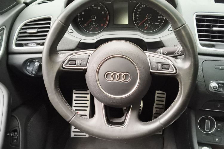 Audi Q3 2018 car image #12