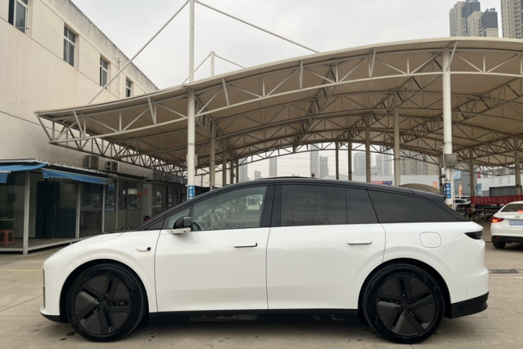 Li 2025 car image #12