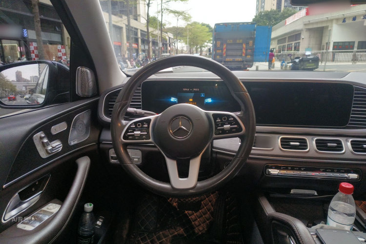 Mercedes-Benz GLE Class 2020 car image #12