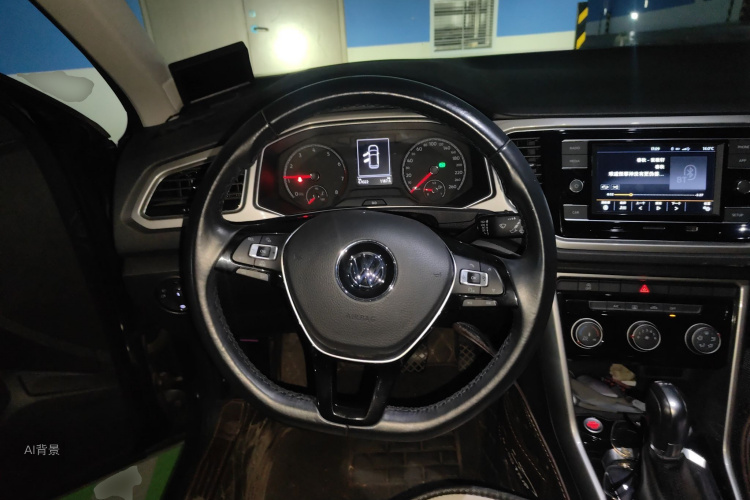 Volkswagen T-Roc 2019 car image #12