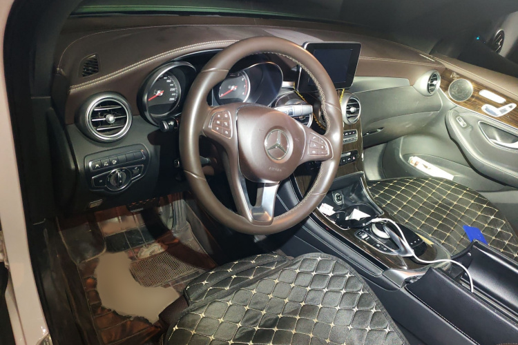 Mercedes-Benz GLC Class 2017 car image #12