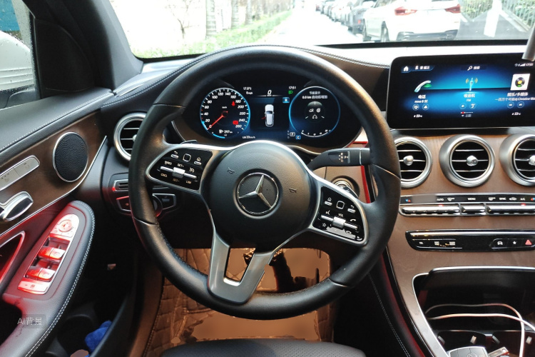 Mercedes-Benz GLC Class 2020 car image #12