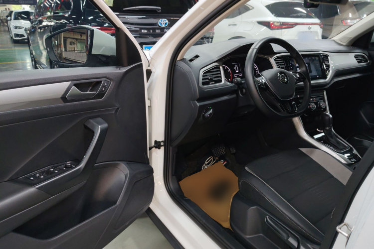 T-Roc 2020 car image #12