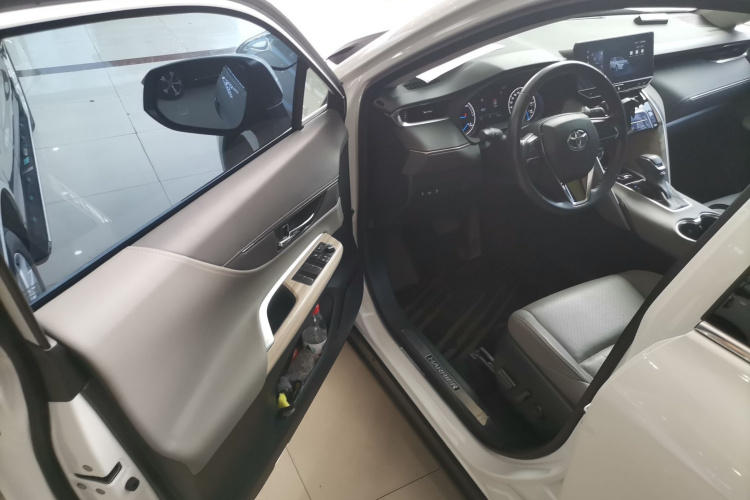 Toyota Harrier 2023 car image #12