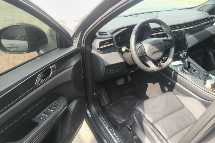 Lynk & Co 01 EM-P 2022 car image #12