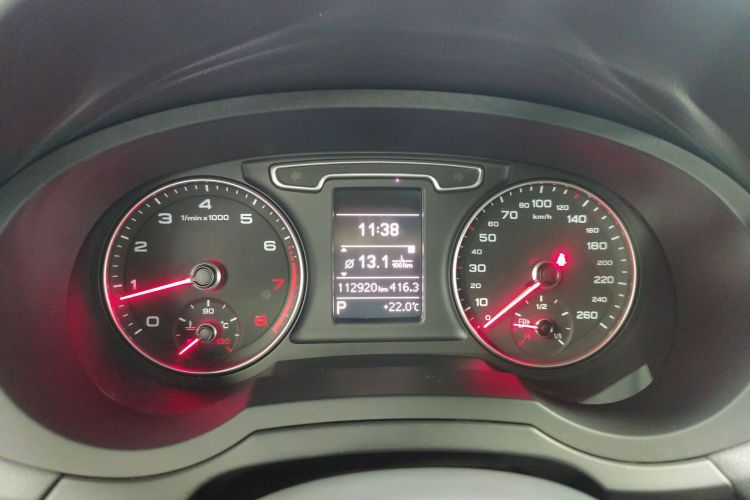 Audi Q3 2015 car image #12
