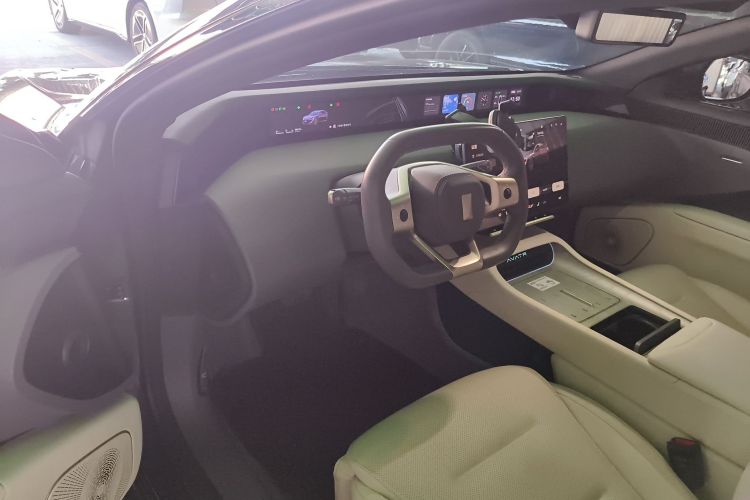 Avatr 12 2024 car image #12