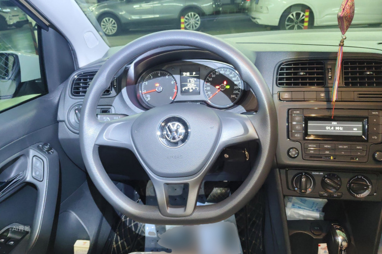 Polo 2019 car image #12