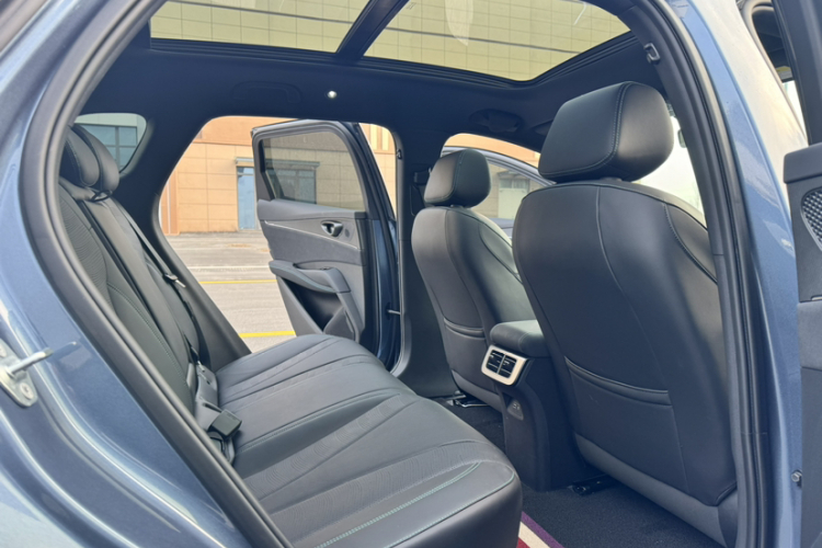 BYD Seal 06 DM-i 2025 car image #12