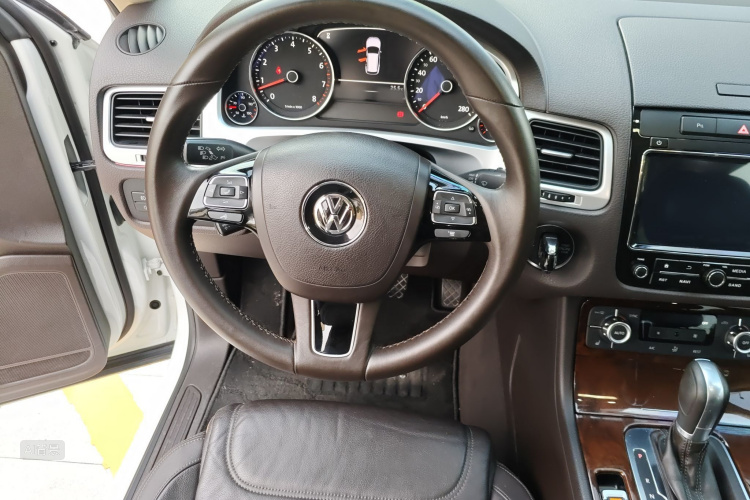 Volkswagen Touareg 2015 car image #12