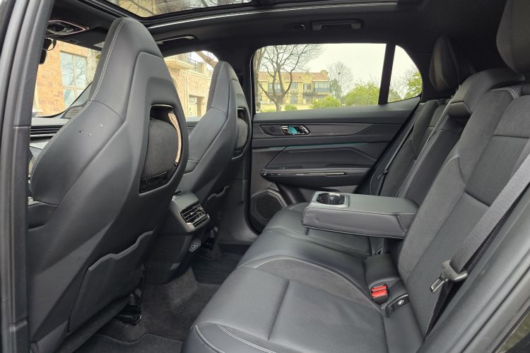Lynk & Co 01 EM-P 2022 car image #12
