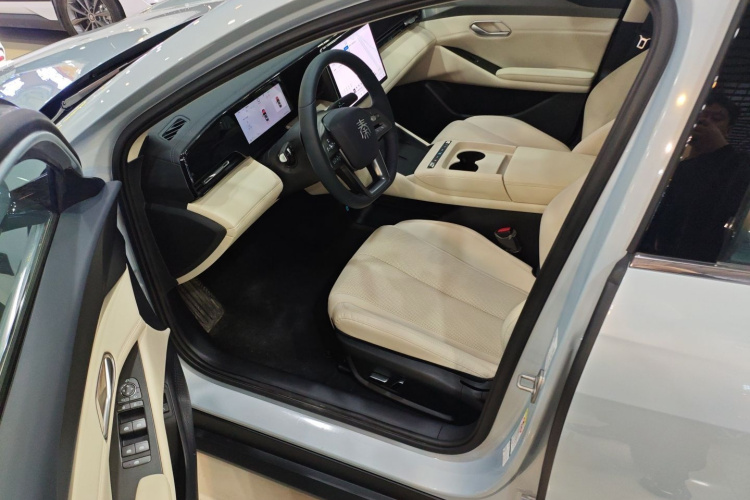 BYD Qin L 2025 car image #12