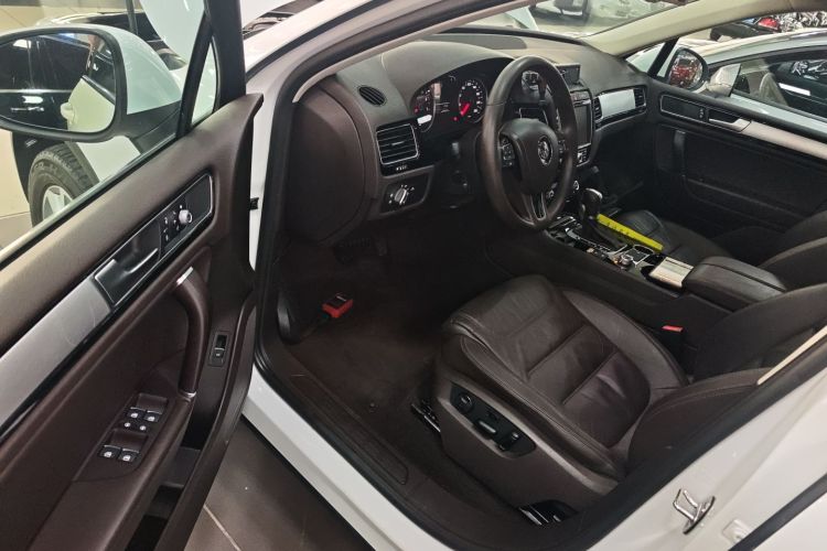 Volkswagen Touareg 2016 car image #12