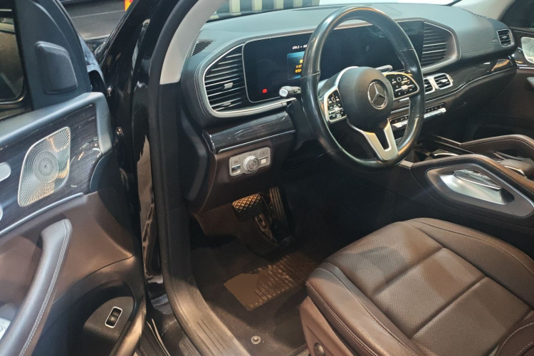 Mercedes-Benz GLE Class 2022 car image #12