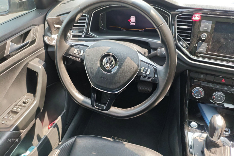 Volkswagen T-Roc 2020 car image #12