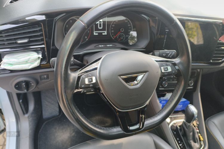 VS5 2020 car image #12