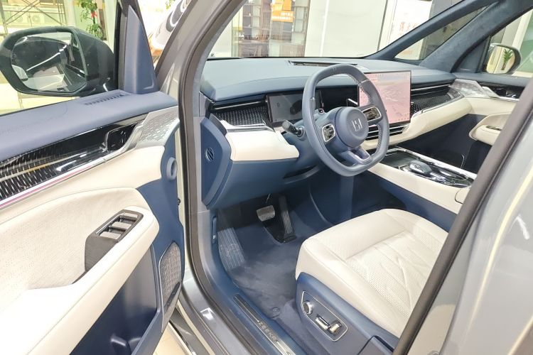 Zeekr 009 2025 car image #12