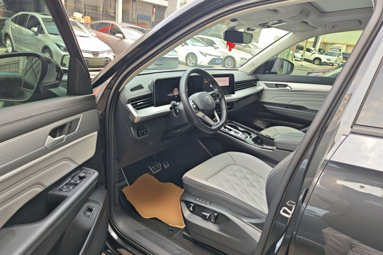 Volkswagen Tavendor 2024 car image #12