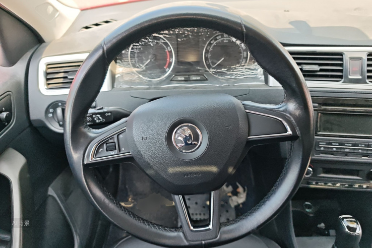 Skoda Rapid Spaceback 2015 immagine di auto #12